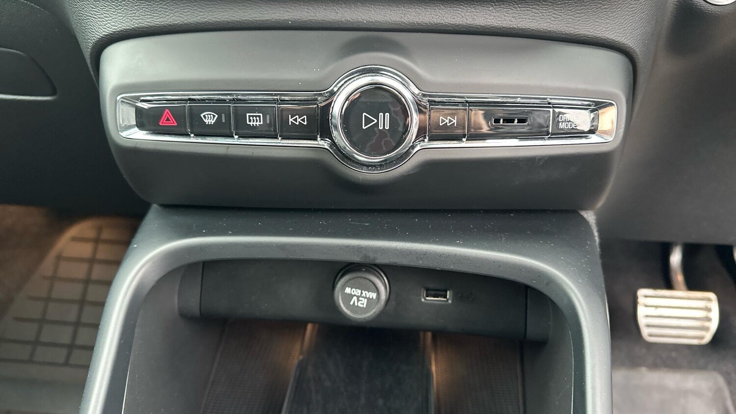 Used Volvo XC40 for sale - 77166852: Photo 35