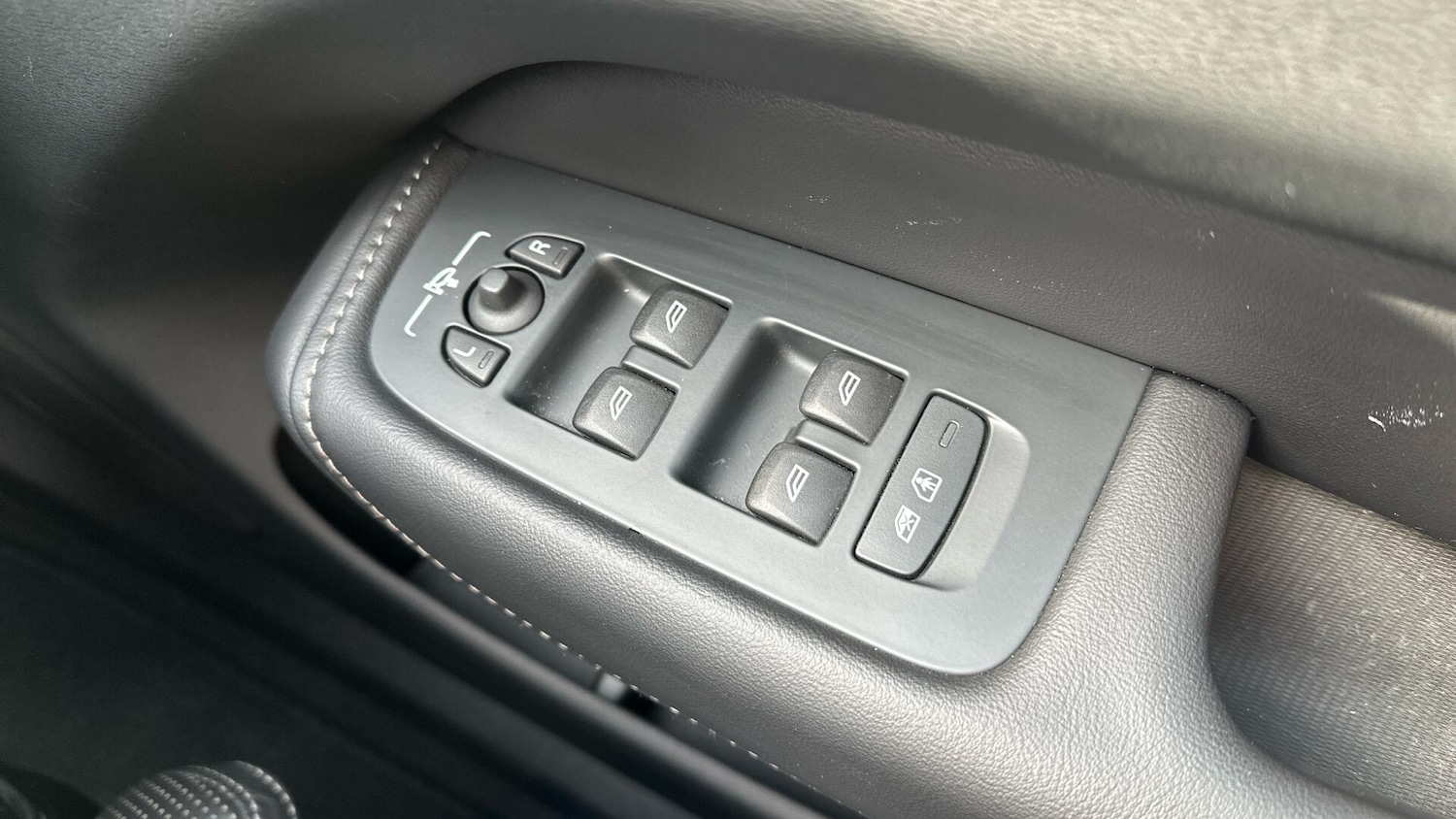 Used Volvo XC60 for sale - 77671648: Photo 24