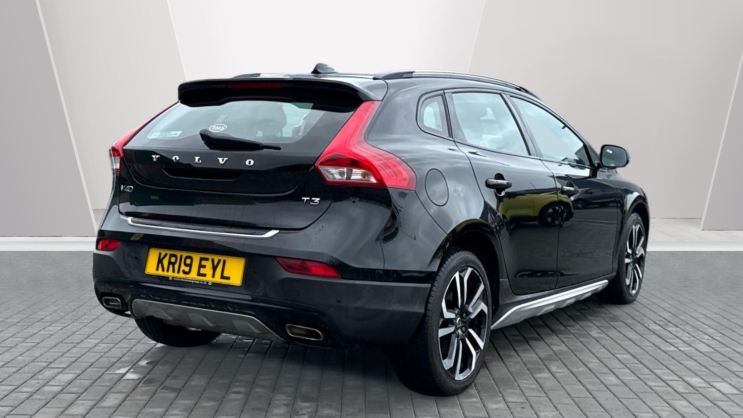 Used Volvo V40 2019 for sale - 77320928: Photo 2