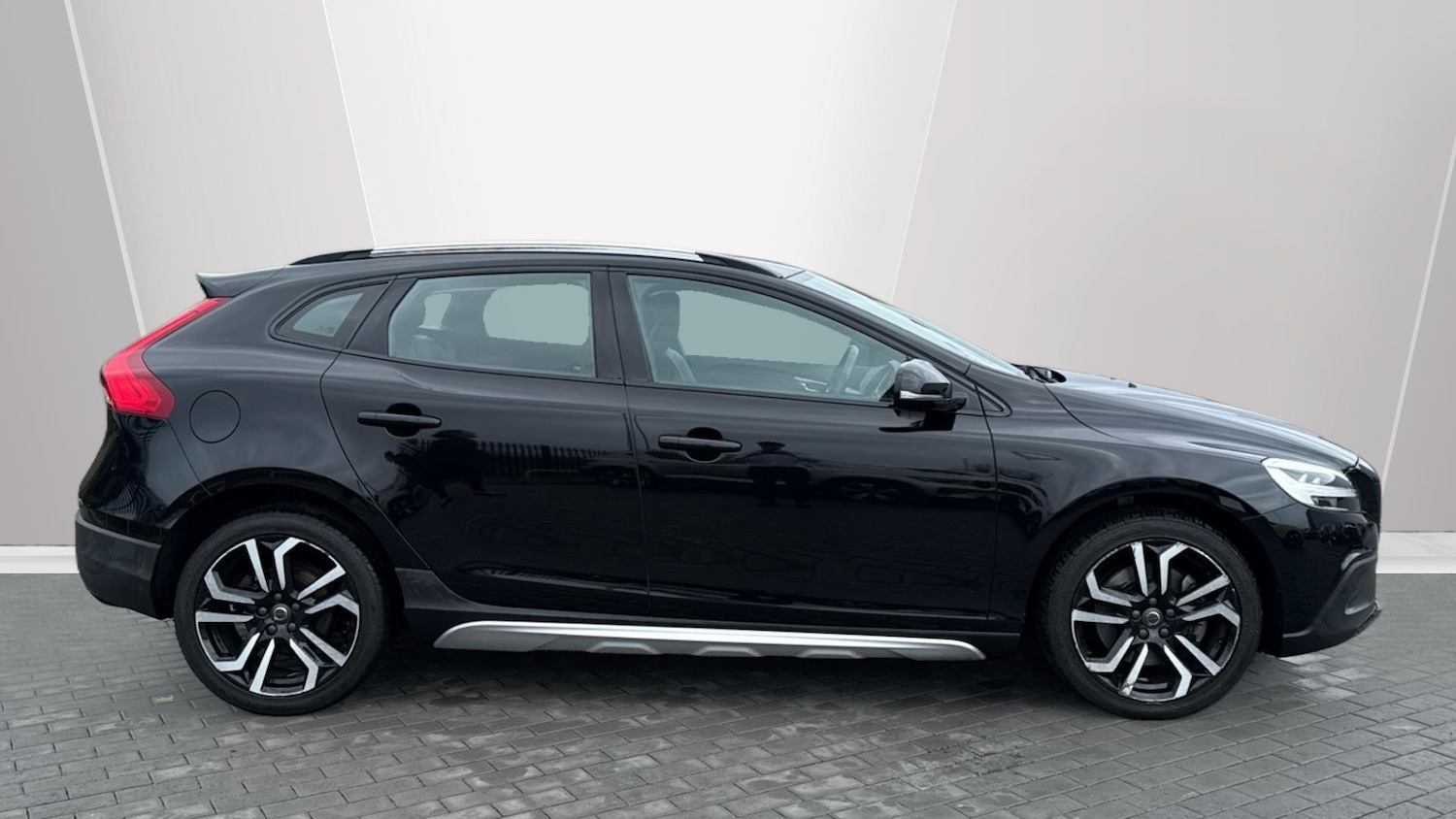 Used Volvo V40 2019 for sale - 77320928: Photo 3