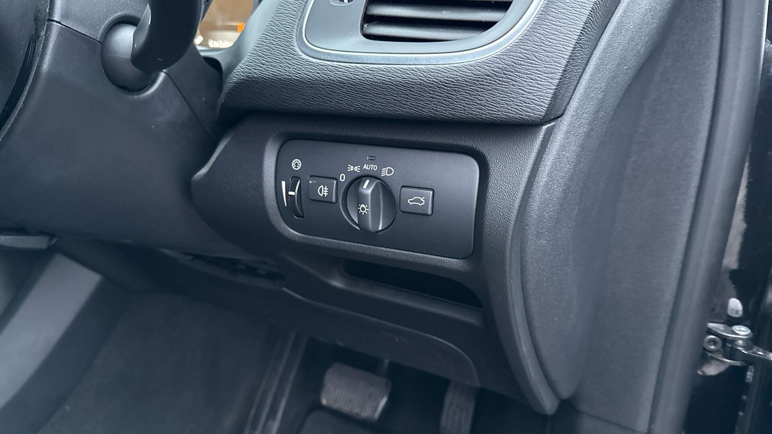 Used Volvo V40 2019 for sale - 77320928: Photo 37