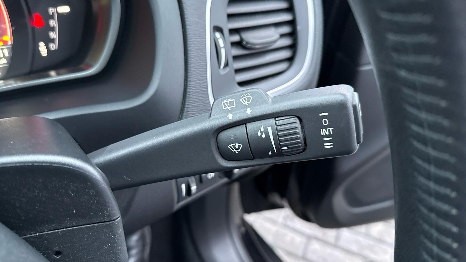 Used Volvo V40 2019 for sale - 77320928: Photo 43