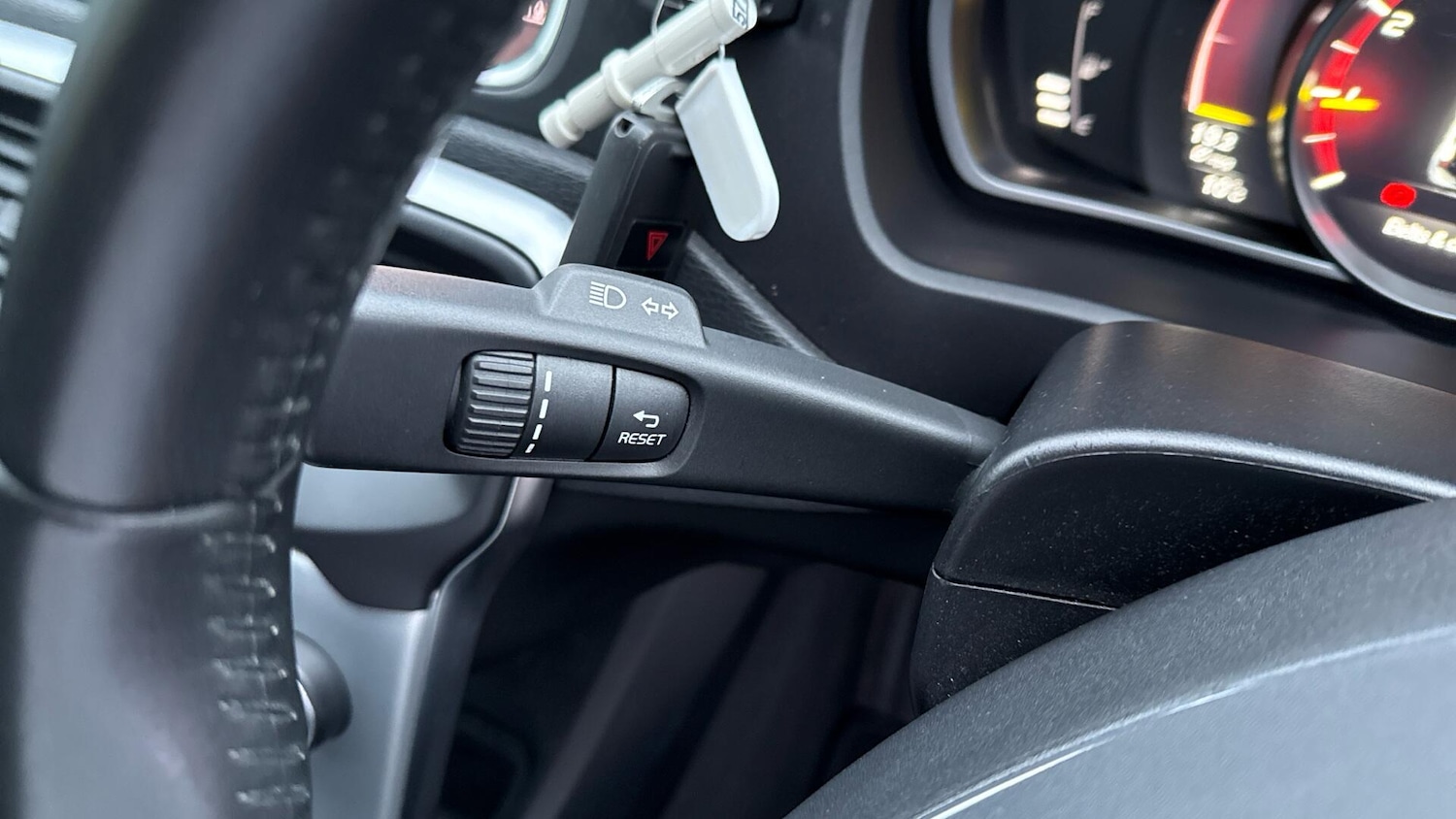 Used Volvo V40 2019 for sale - 77320928: Photo 44