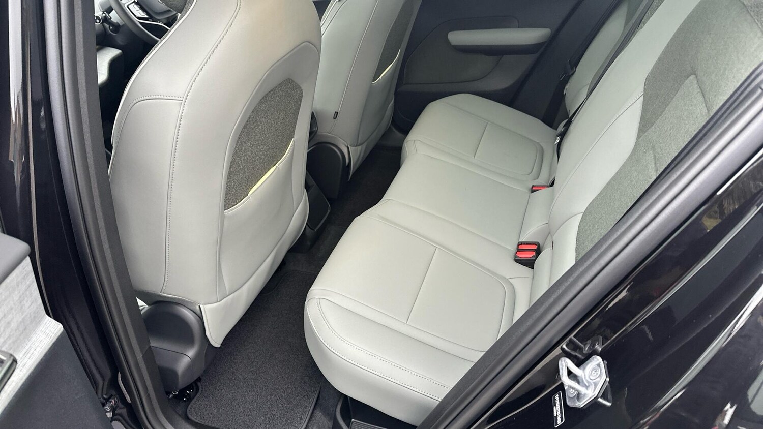 Used Volvo EX30 Cross Country for sale - 77824164: Photo 33