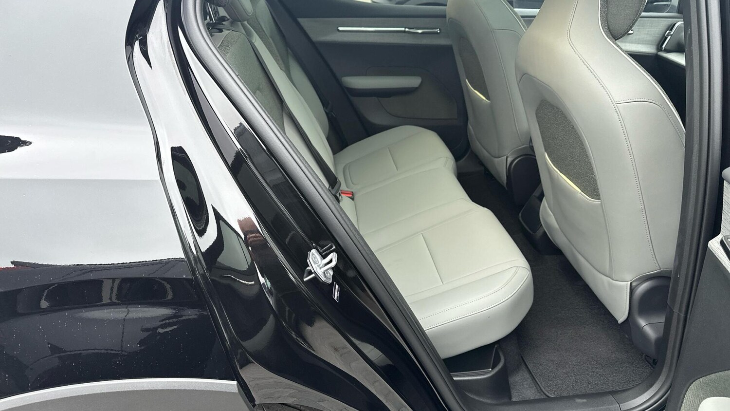 Used Volvo EX30 Cross Country for sale - 77824164: Photo 6