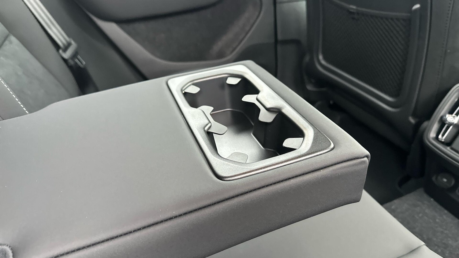 Used Volvo XC40 2025 for sale - 76336375: Photo 28