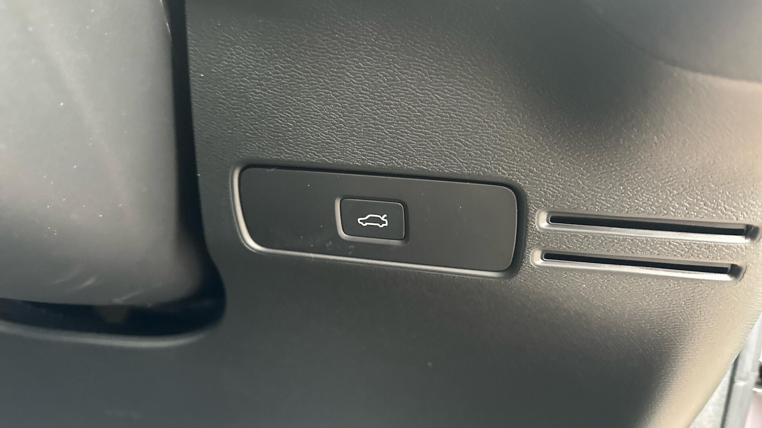 Used Volvo XC40 2025 for sale - 76336375: Photo 31