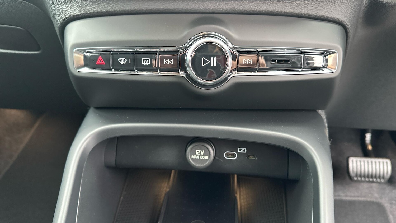 Used Volvo XC40 2025 for sale - 76336375: Photo 37