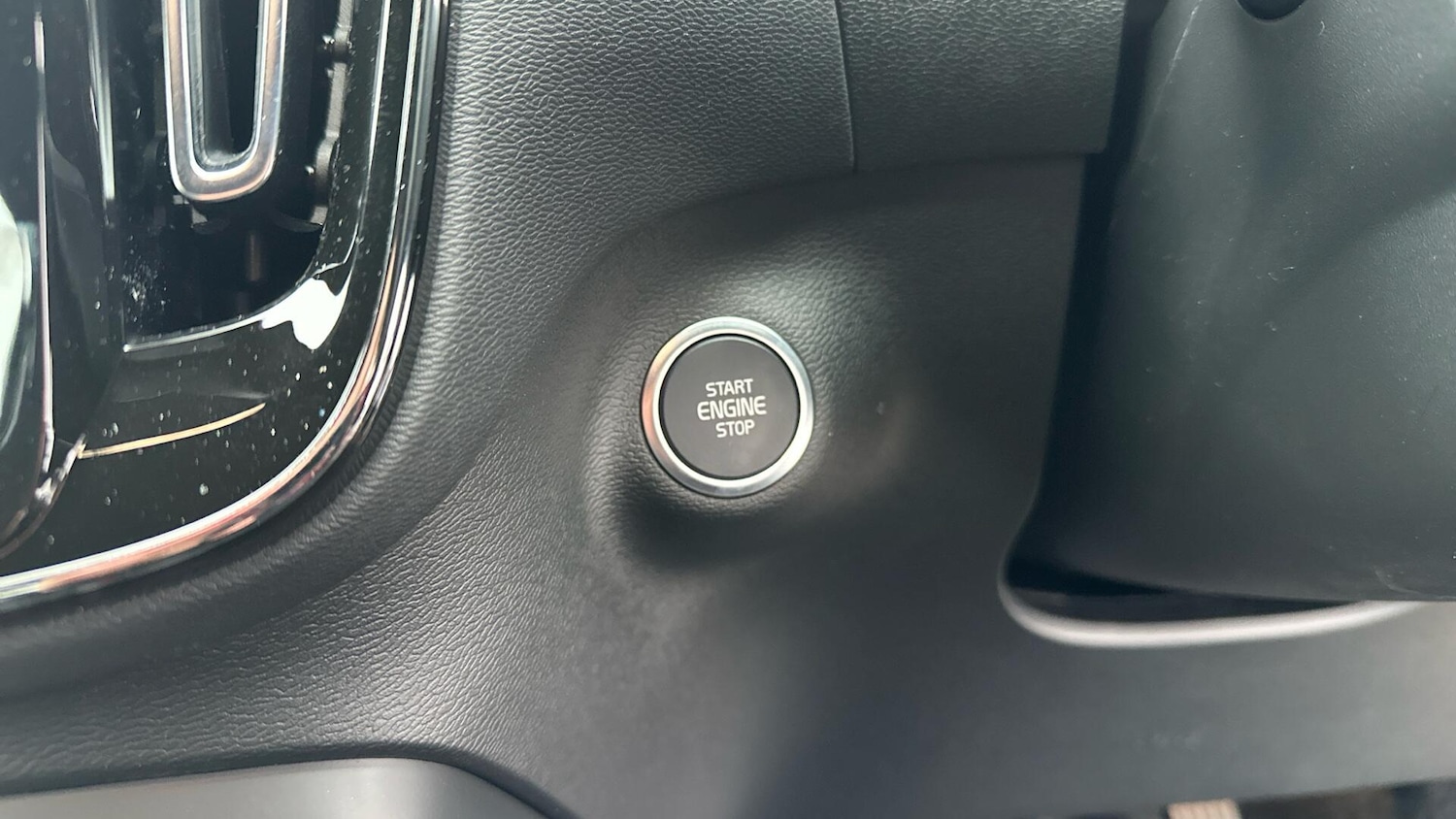 Used Volvo XC40 2025 for sale - 76336375: Photo 38