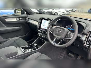 Used Volvo XC40 2025 for sale - 76336375: Photo
