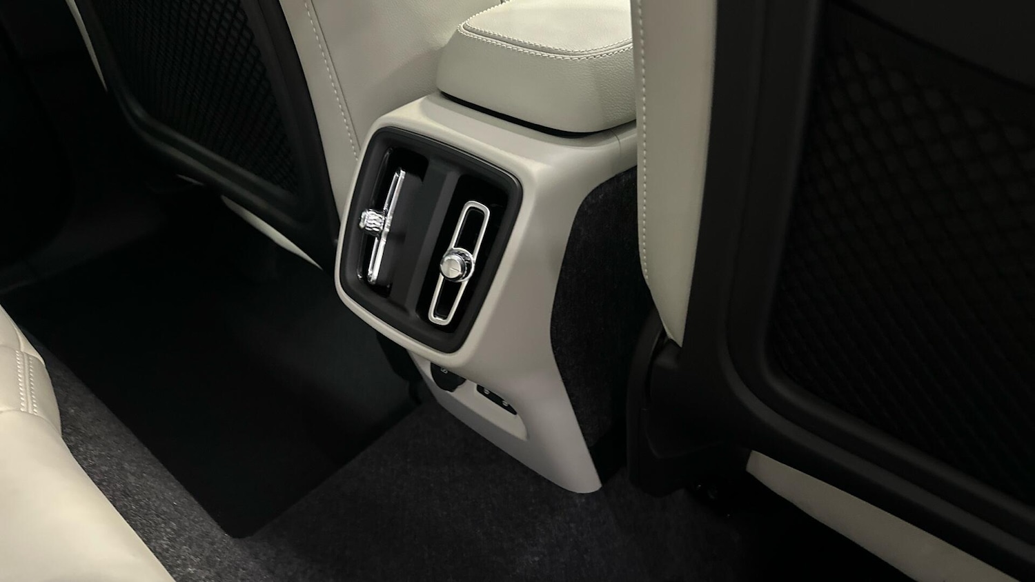 Used Volvo XC40 2025 for sale - 77039734: Photo 26