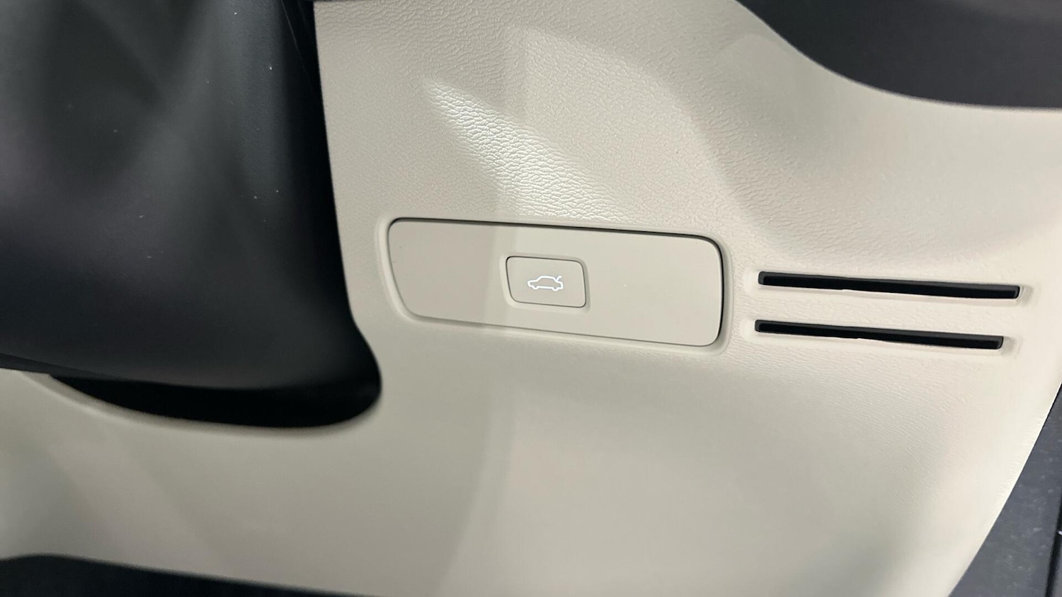 Used Volvo XC40 2025 for sale - 77039734: Photo 30