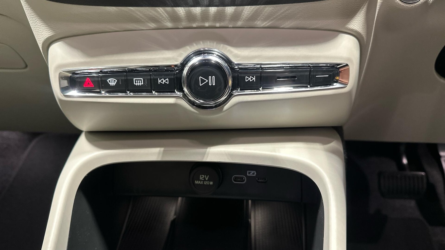 Used Volvo XC40 2025 for sale - 77039734: Photo 37