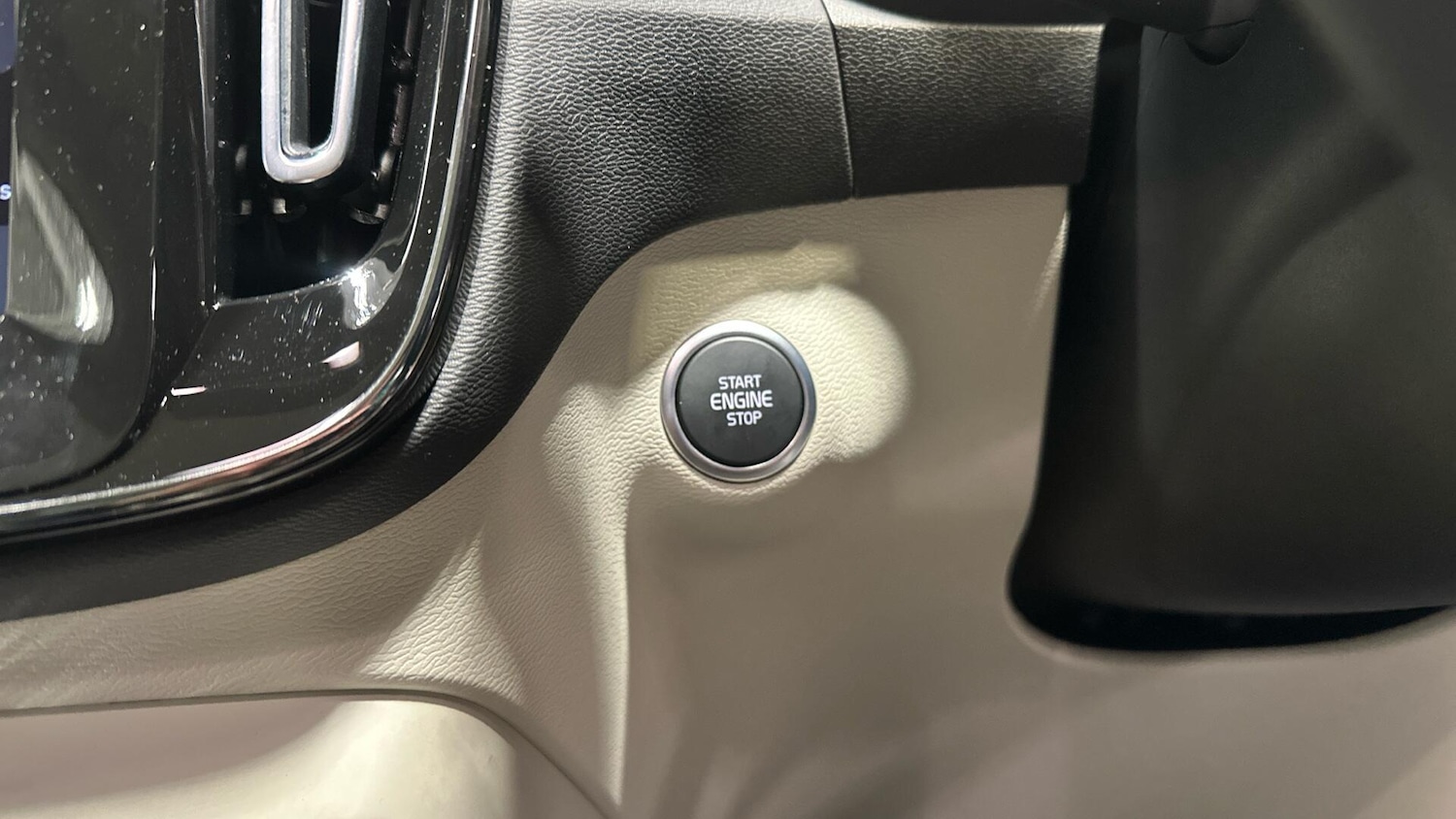 Used Volvo XC40 2025 for sale - 77039734: Photo 38