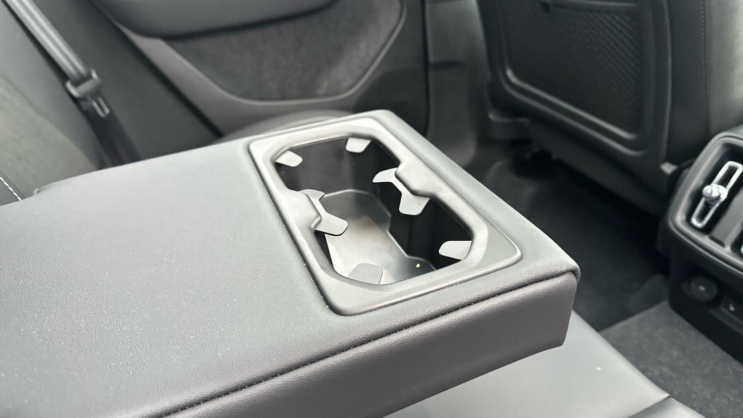 Used Volvo XC40 for sale - 76658335: Photo 26