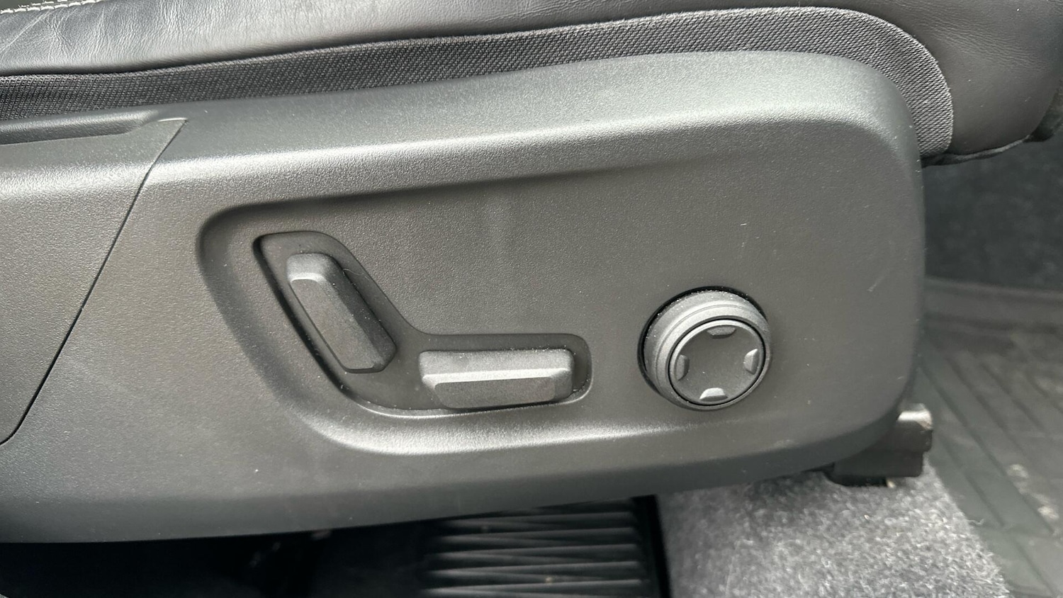 Used Volvo XC40 for sale - 76658335: Photo 28