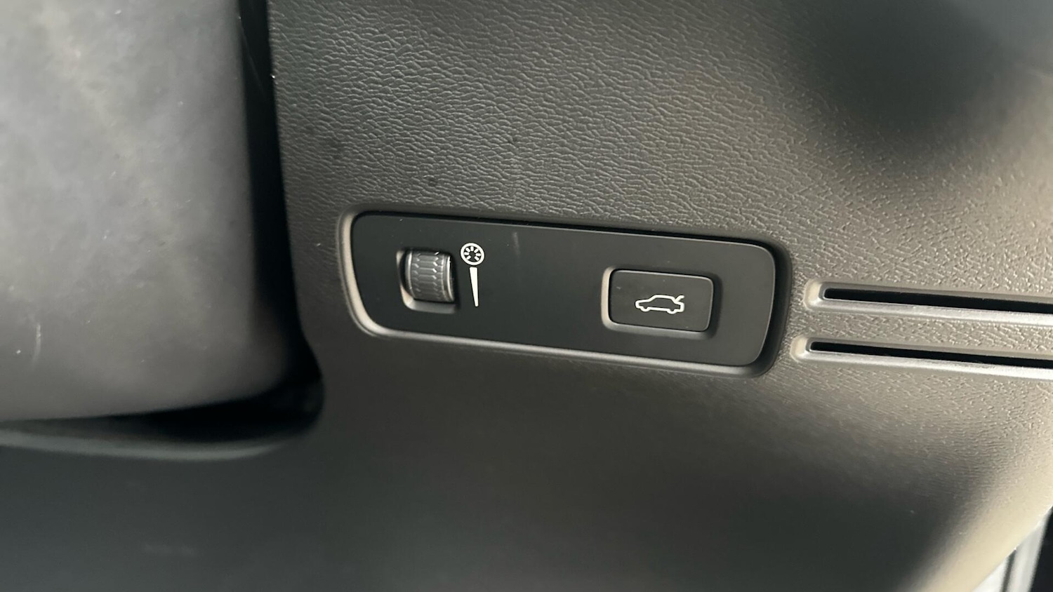 Used Volvo XC40 for sale - 76658335: Photo 29