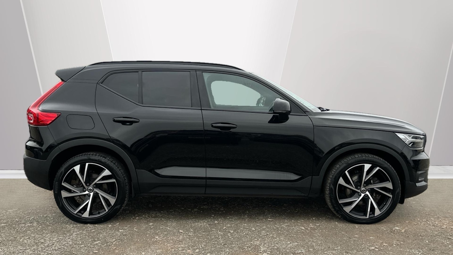 Used Volvo XC40 for sale - 76658335: Photo 3