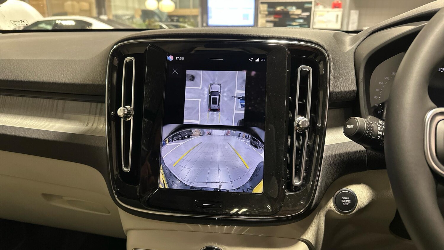 Used Volvo XC40 for sale - 77358640: Photo 17