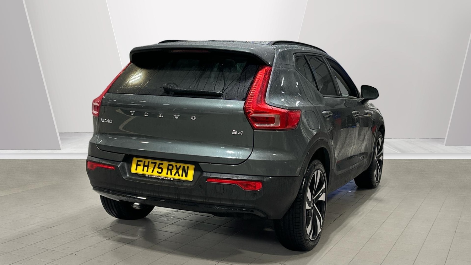 Used Volvo XC40 for sale - 77358640: Photo 2