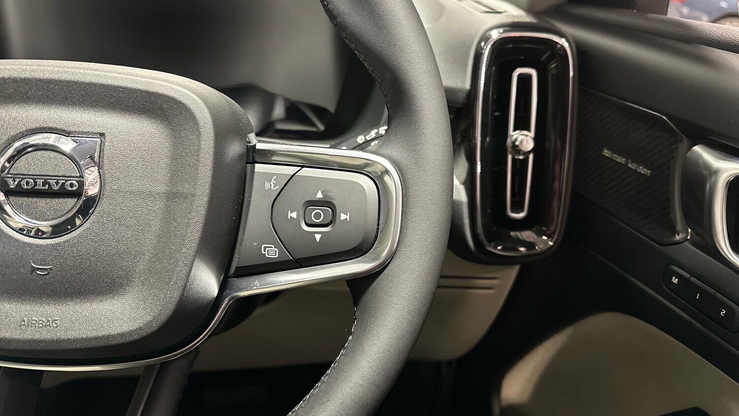 Used Volvo XC40 for sale - 77358640: Photo 20