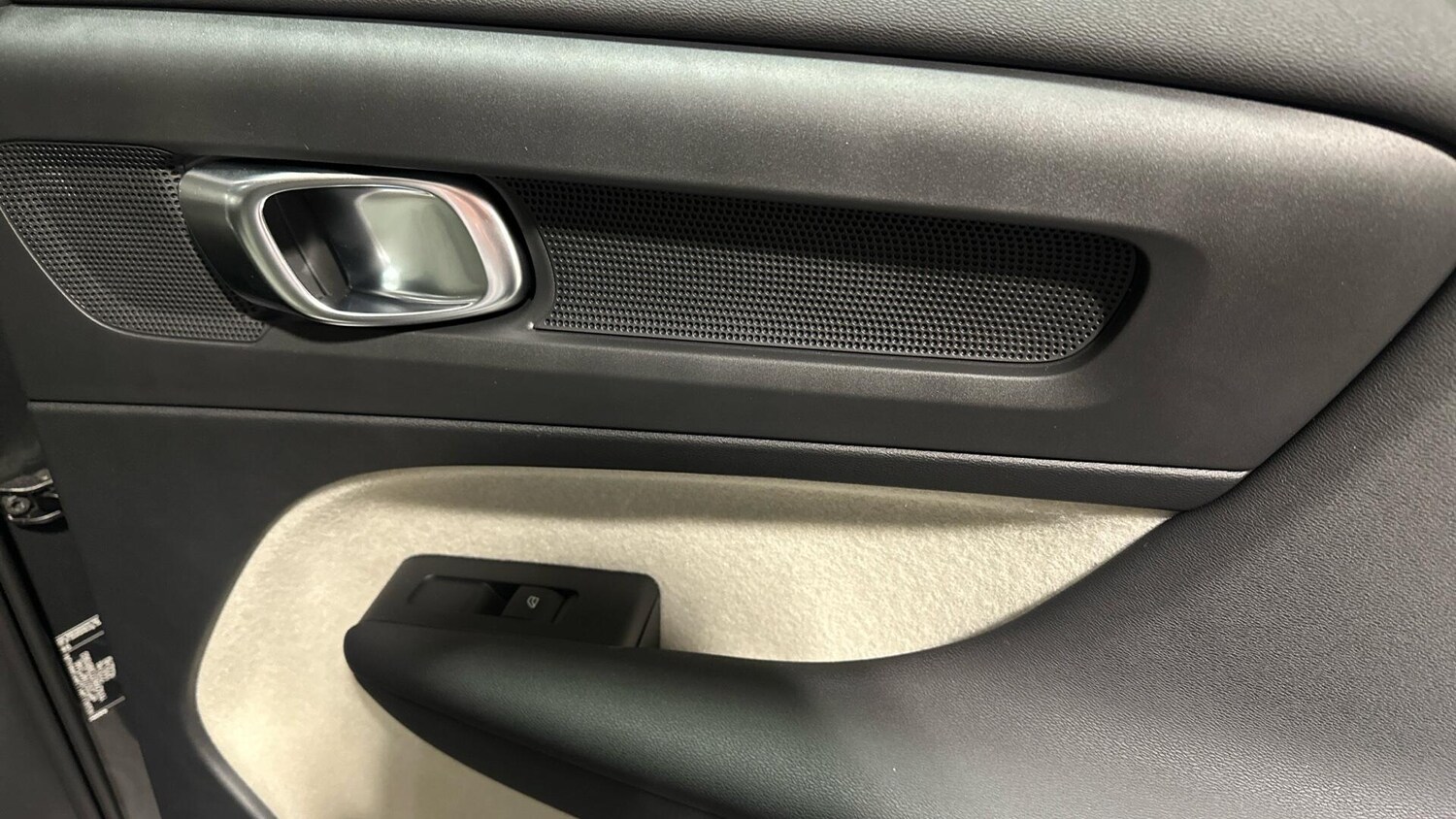 Used Volvo XC40 for sale - 77358640: Photo 27