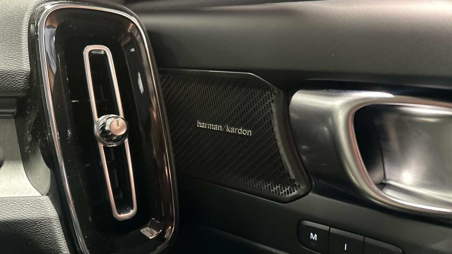 Used Volvo XC40 for sale - 77358640: Photo 34