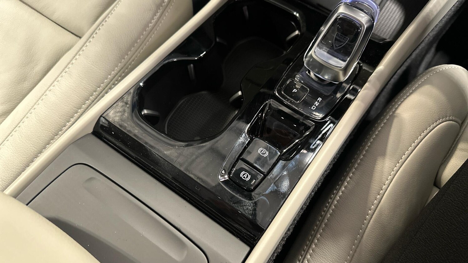 Used Volvo XC40 for sale - 77358640: Photo 35