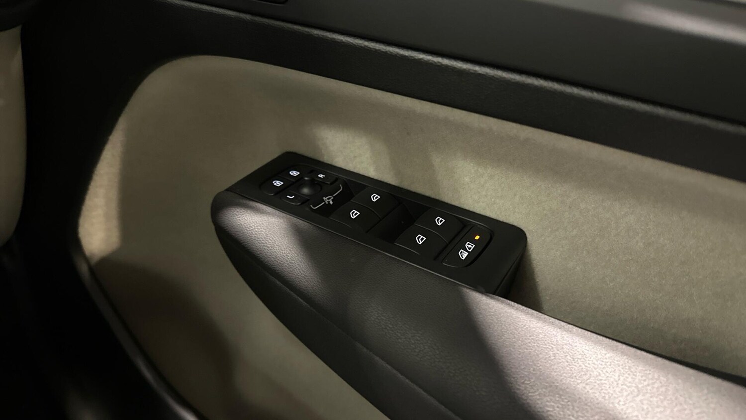 Used Volvo XC40 for sale - 77358640: Photo 36