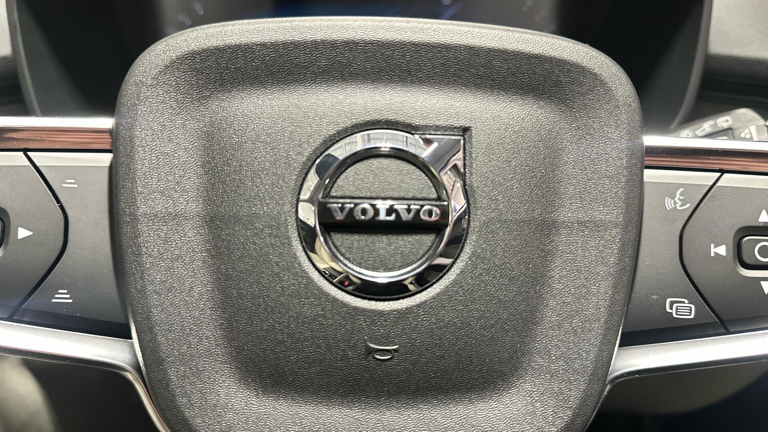 Used Volvo XC40 for sale - 77358640: Photo 37