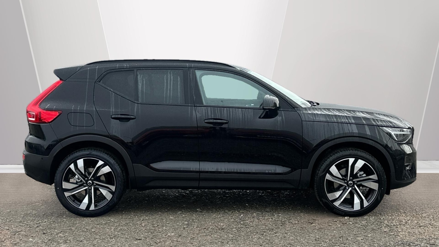 Used Volvo XC40 2025 for sale - 76337536: Photo 3