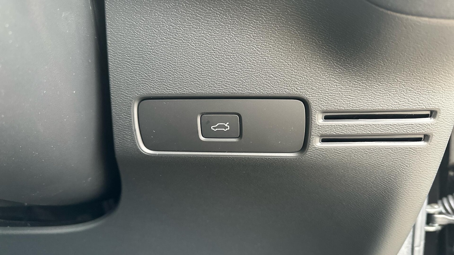 Used Volvo XC40 2025 for sale - 76337536: Photo 31