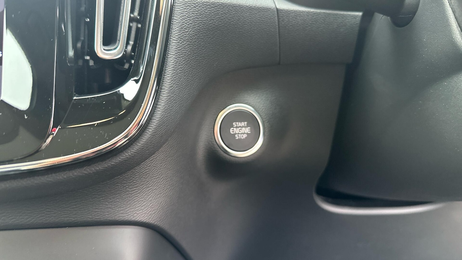 Used Volvo XC40 2025 for sale - 76337536: Photo 38