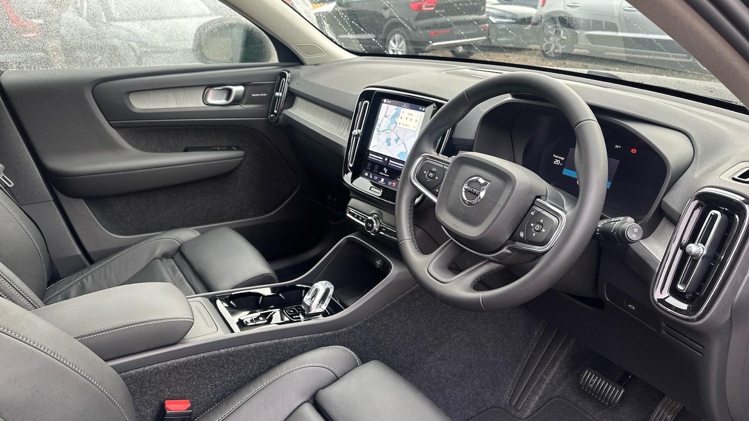 Used Volvo XC40 2025 for sale - 76337536: Photo 4