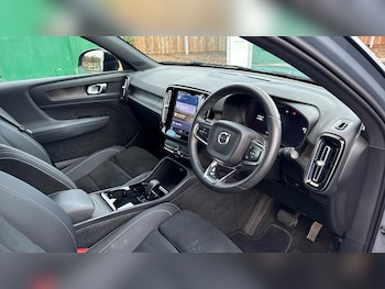 Used Volvo XC40 2023 for sale - 77131219: Photo