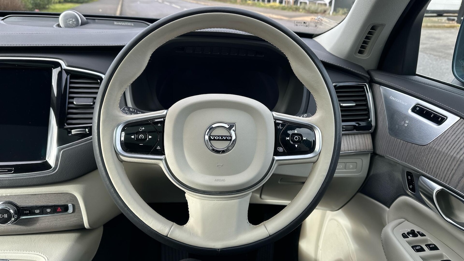 Used Volvo XC90 2023 for sale - 77672975: Photo 10