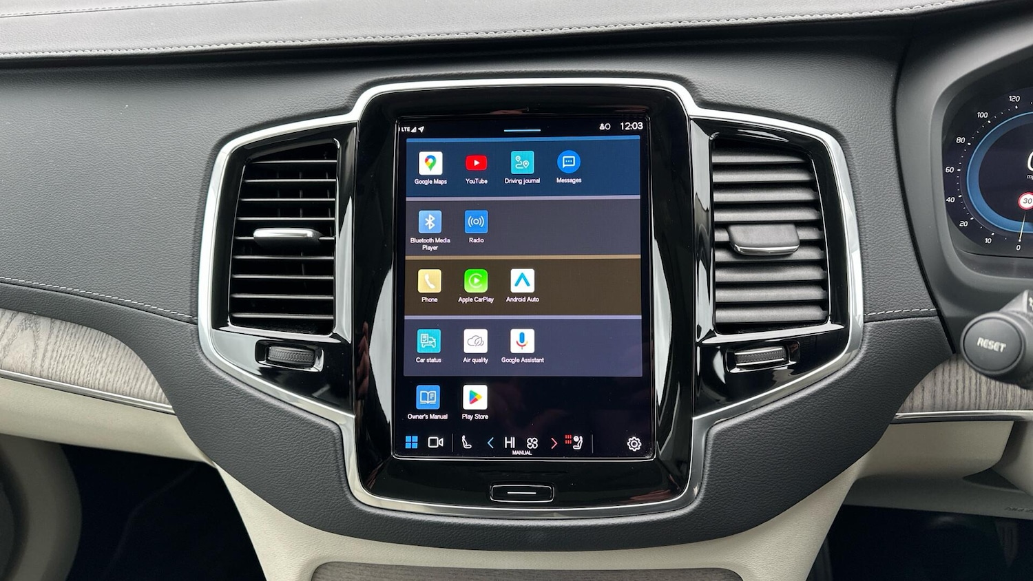 Used Volvo XC90 2023 for sale - 77672975: Photo 12