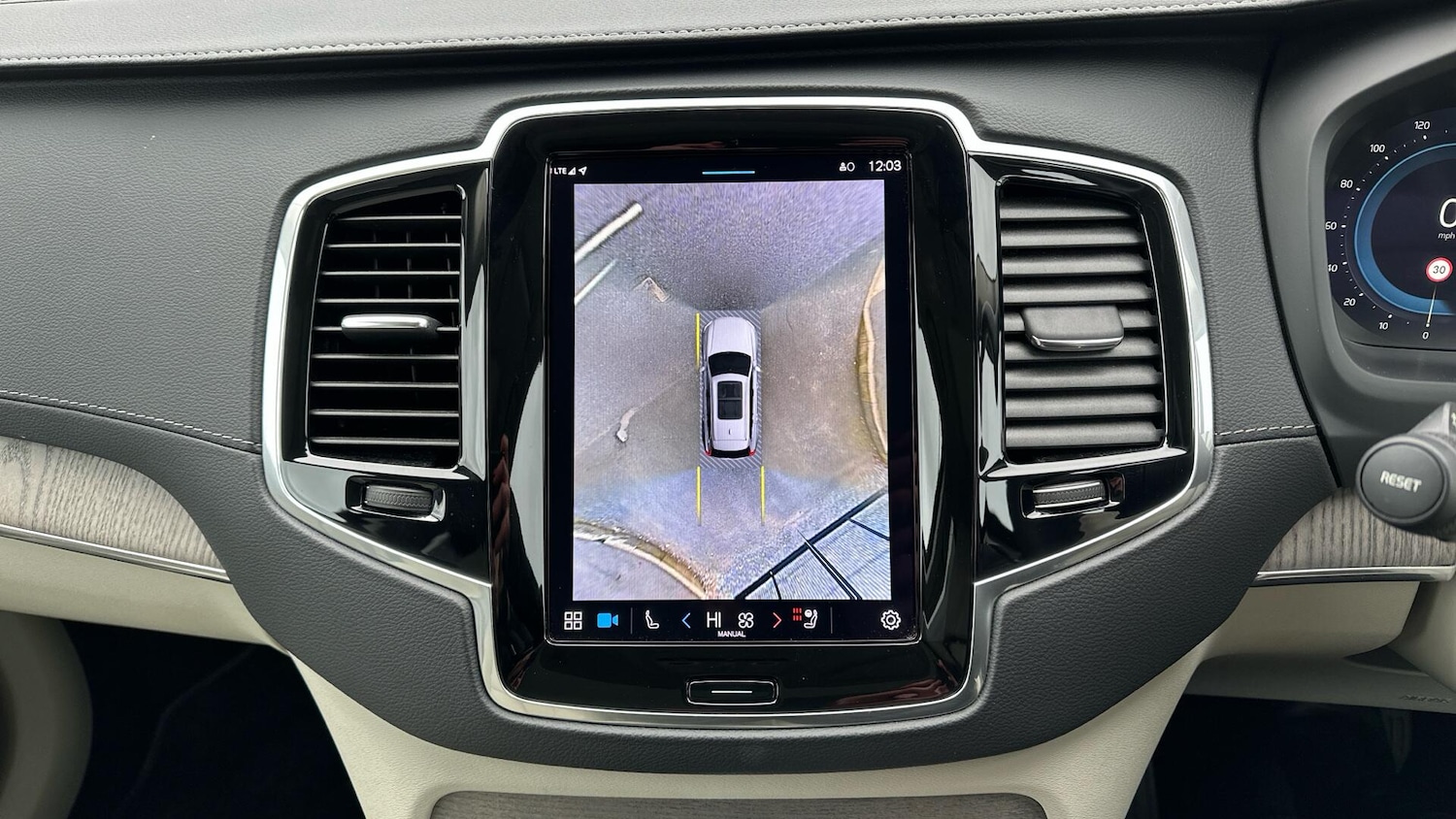 Used Volvo XC90 2023 for sale - 77672975: Photo 19