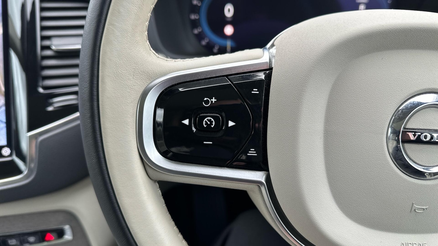 Used Volvo XC90 2023 for sale - 77672975: Photo 21