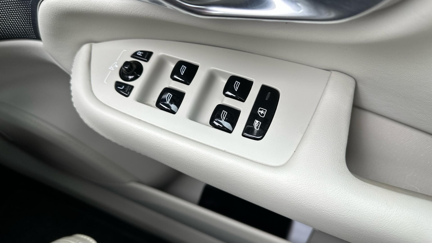 Used Volvo XC90 2023 for sale - 77672975: Photo 24