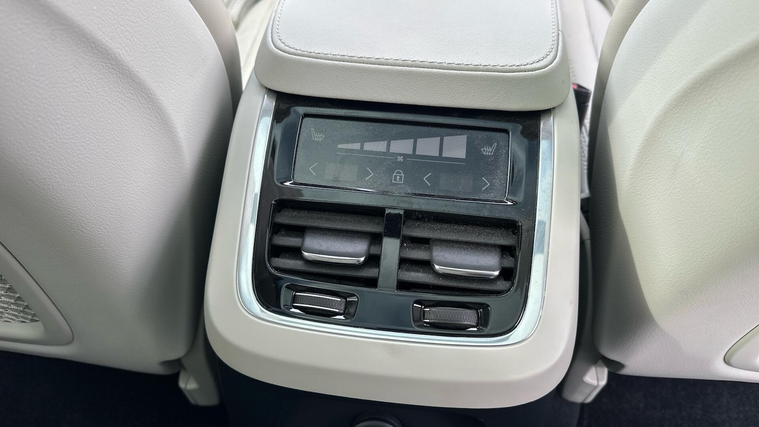 Used Volvo XC90 2023 for sale - 77672975: Photo 38