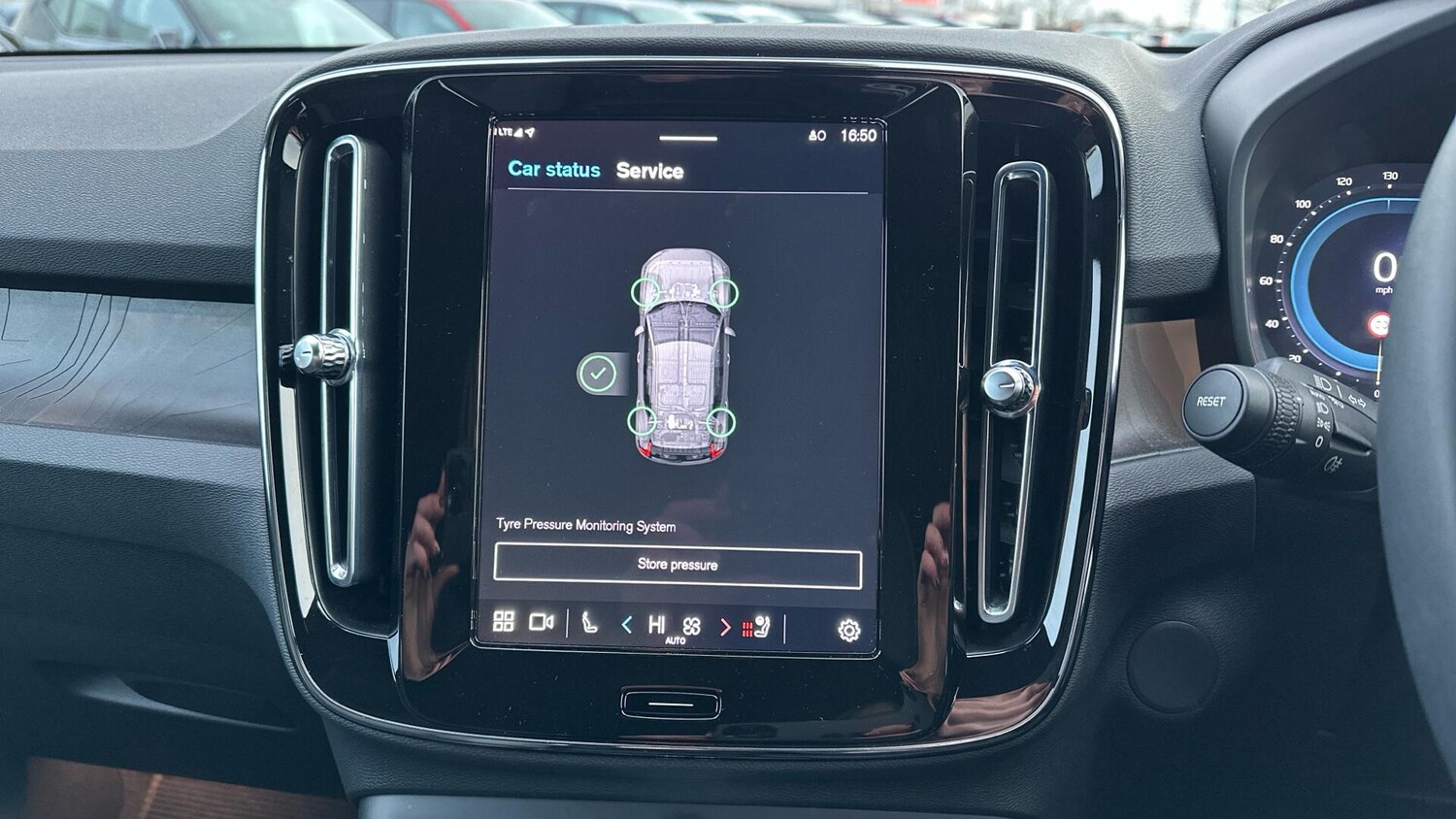 Used Volvo XC40 2022 for sale - 77672915: Photo 15