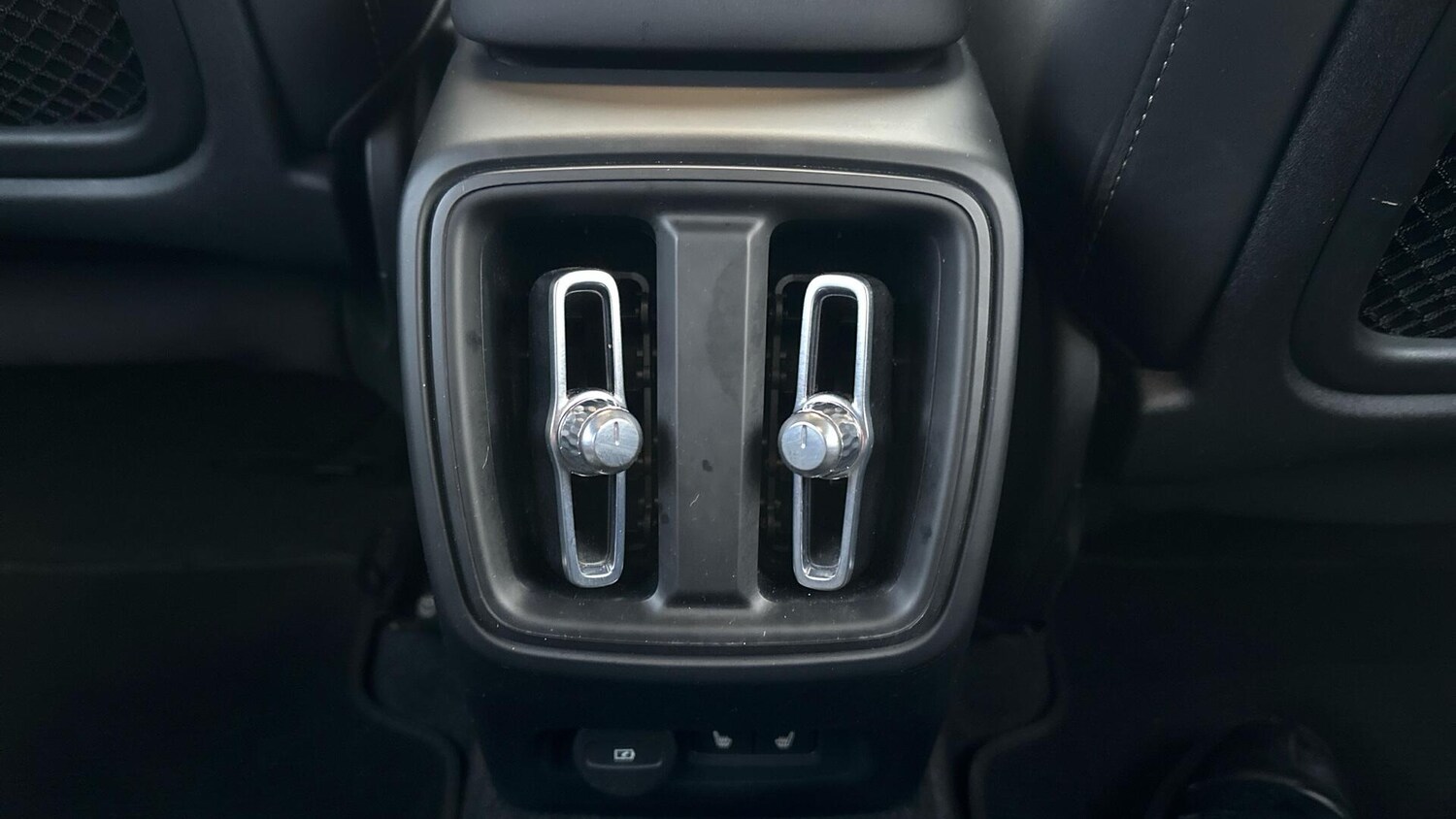 Used Volvo XC40 2022 for sale - 77672915: Photo 34