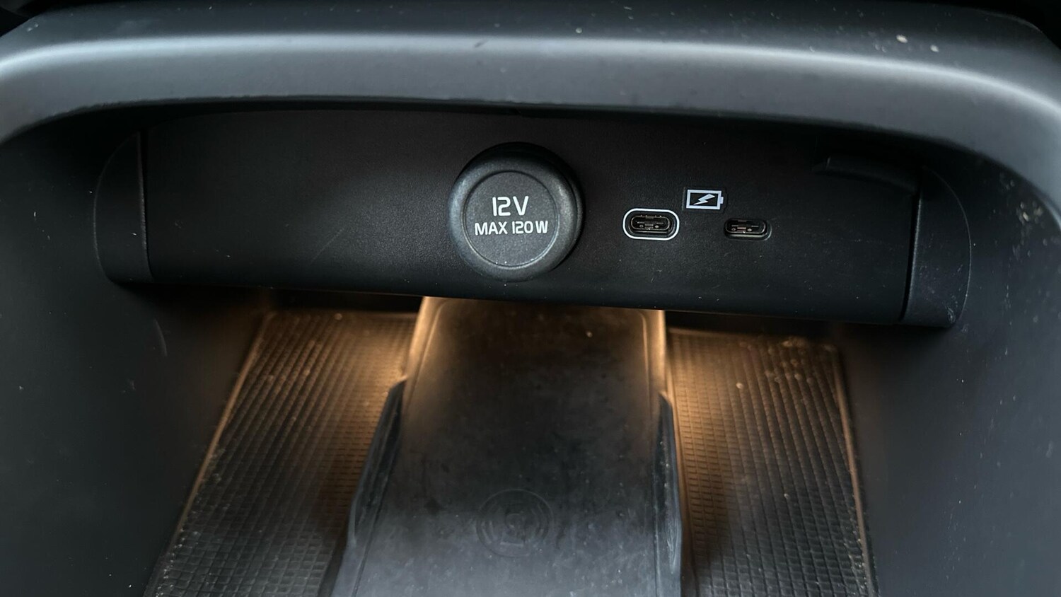 Used Volvo XC40 2022 for sale - 77672915: Photo 43