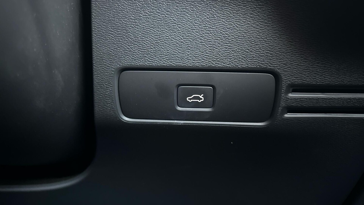 Used Volvo XC40 2022 for sale - 77672915: Photo 45