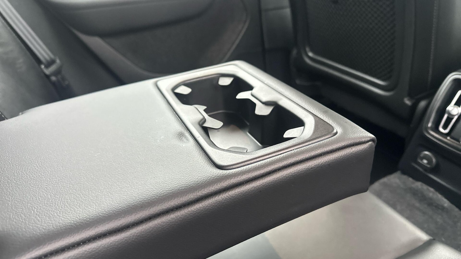 Used Volvo XC40 2022 for sale - 76336799: Photo 30