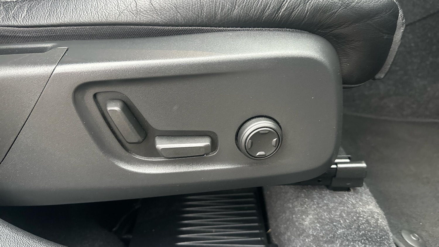 Used Volvo XC40 2022 for sale - 76336799: Photo 33