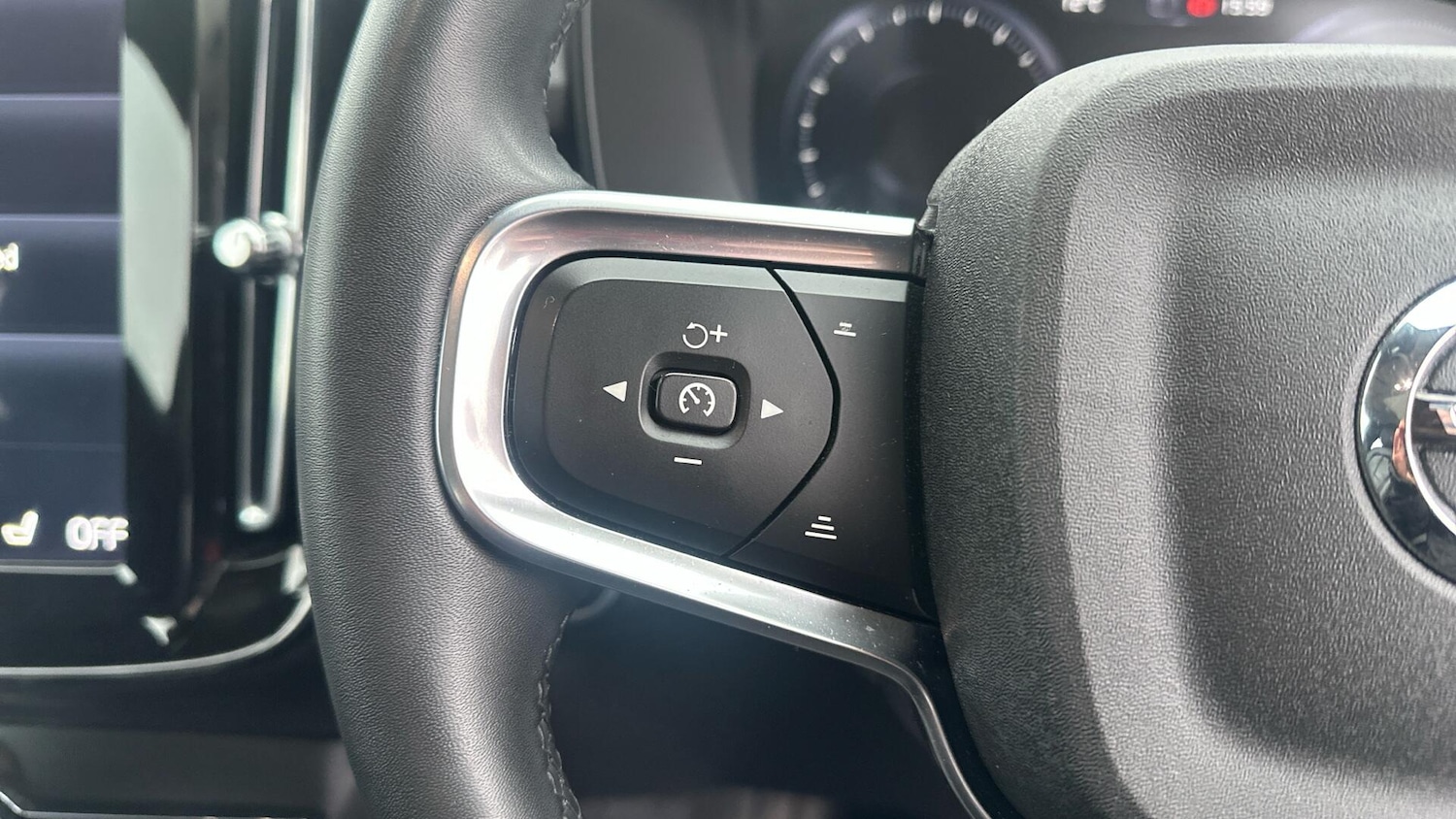 Used Volvo XC40 2022 for sale - 76336799: Photo 35