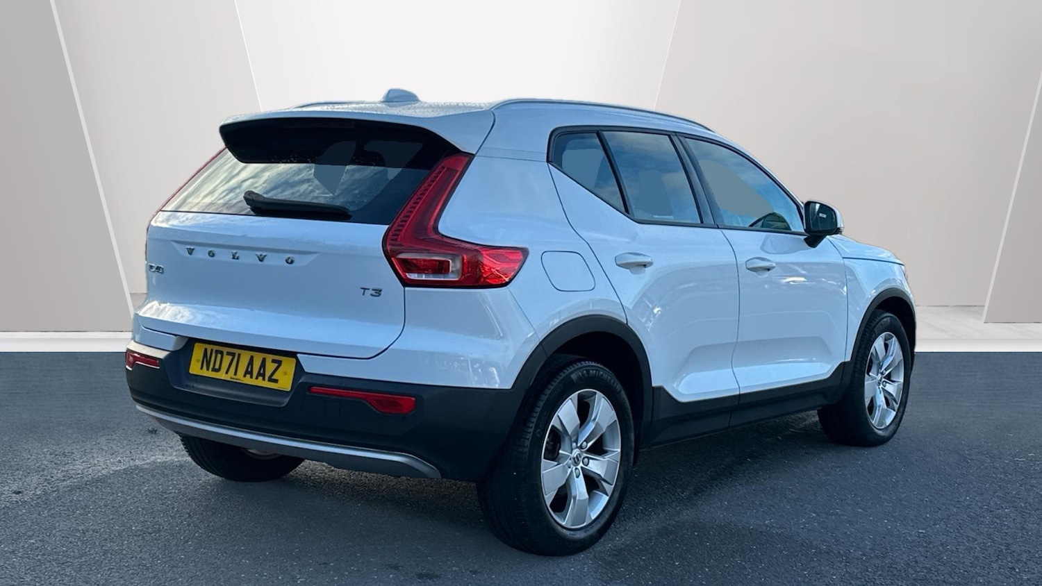 Used Volvo XC40 for sale - 77425249: Photo 2