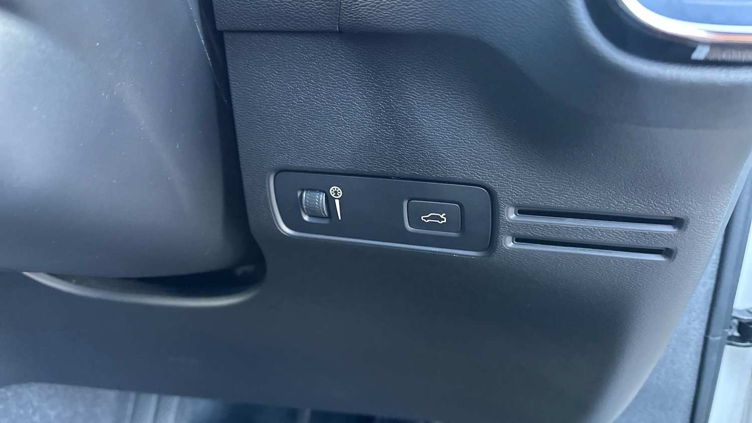 Used Volvo XC40 for sale - 77425249: Photo 27